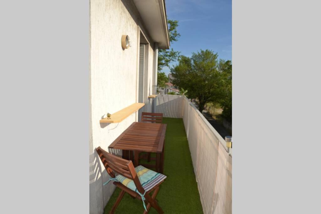 Appartement Lumineux Et Calme Avec Terrasse Avignon Buitenkant foto